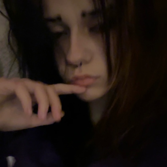 Meet your Posher, Emily - Picture 2 of 7